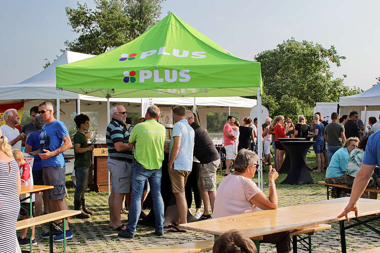 9-6-2018 - Proeverij in zomersfeer door de PLUS in Waarder_54